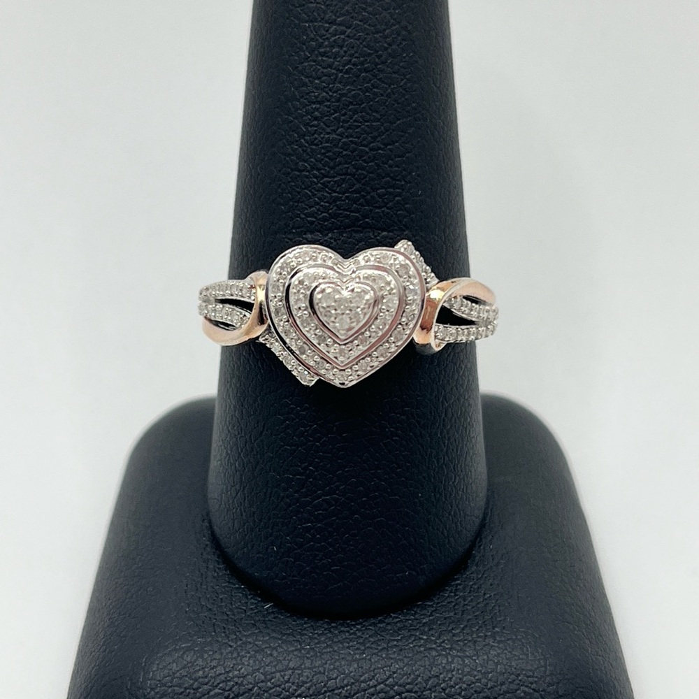 Elegant Silver and Gold Heart Ring